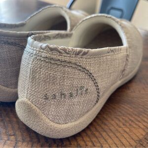 Sahalie Beige Slip-On Flats Size 8 Comfort Casual Shoes Neutral Everyday Wear